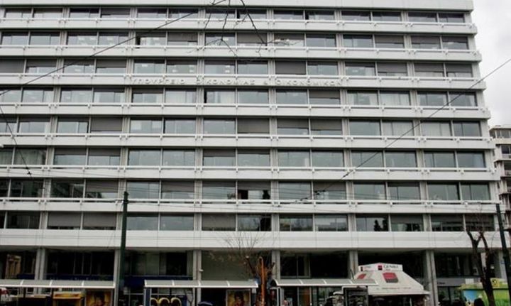 Παροχές φτιαγμένες με περικοπές και ασήκωτους φόρους