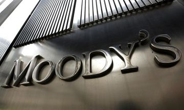 Moody's: Credit positive η άρση των capital controls 