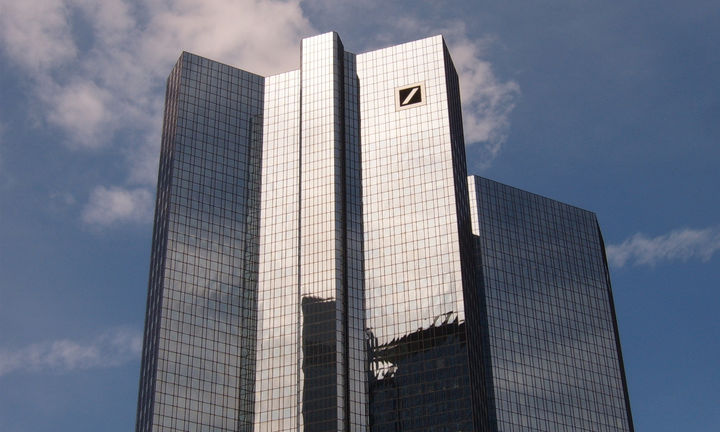 «Ντου» εισαγγελέων στα κεντρικά της Deutsche Bank
