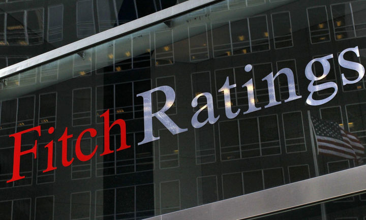 Fitch: «Kίτρινη κάρτα» στο σχέδιο για τις τράπεζες