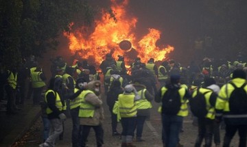 Πίσω ολοταχώς από τον Μακρόν για τον φόρο καυσίμων