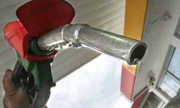 Στη Γαλλία αντιδρούν… στην Ελλάδα πληρώνουν