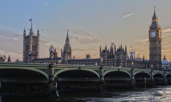 Η Βρετανία μπορεί να ακυρώσει μονομερώς το Brexit λέει το Ευρωδικαστήριο