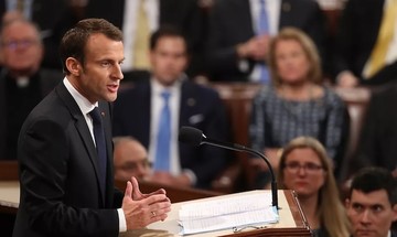 Με παροχές απαντά ο Μακρόν στα “κίτρινα γιλέκα”