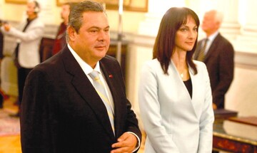 Ελενα Κουντουρά, Βασίλης Κόκκαλης στηρίζουν την κυβέρνηση - Διαγραφές ανακοίνωσε ο Πάνος Καμμένος
