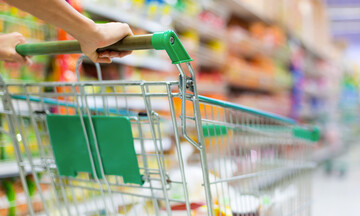 Οι δύο αλυσίδες supermarket που έσπευσαν να ανακοινώσουν αυξήσεις μισθών – Τι δίνουν