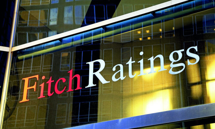 Î— Fitch Î´ÎµÎ½ Î±Î½Î±Î²Î±Î¸Î¼Î¯Î¶ÎµÎ¹ Ï„Î·Î½ Î•Î»Î»Î¬Î´Î± ÎºÎ±Î¹ ÏƒÏ„Î­Î»Î½ÎµÎ¹ Î¼Î®Î½Ï…Î¼Î±