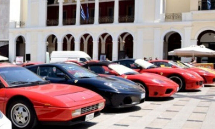 Στην Κέρκυρα 40 Ferrari για το road show