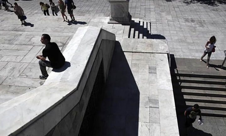 Το ελληνικό νοικοκυριό έχασε το 42% του εισοδήματός του