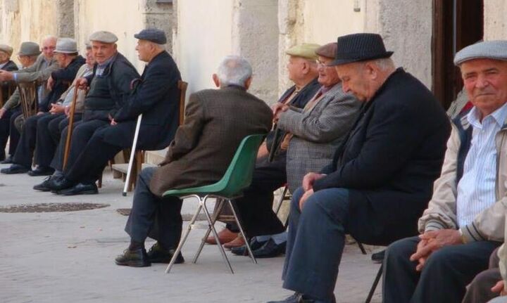 Δημογραφικό σοκ: Περισσότεροι οι άνω των 65 ετών στην Ελλάδα