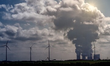 Φόρο άνθρακα για την αντιμετώπιση της κλιματικής αλλαγής προτείνει ο Γ. Στουρνάρας
