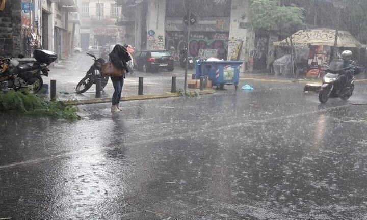 Εντονες βροχές και  μετά το μεσημέρι στην Αττική