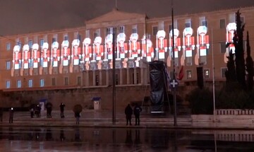 «Ζωντάνεψε» η Βουλή για τα Χριστούγεννα