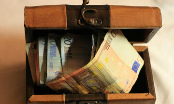 Μια προς μια οι ημερομηνίες πληρωμής συντάξεων, μερισμάτων, δώρων και επιδομάτων