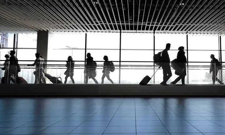 Στα ίδια επίπεδα το "brain drain": Πιο αργή η επανένταξη όσων είναι εκτός εργασίας
