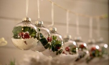 Συννεφιασμένα Χριστούγεννα με βροχές και σποραδικές καταιγίδες