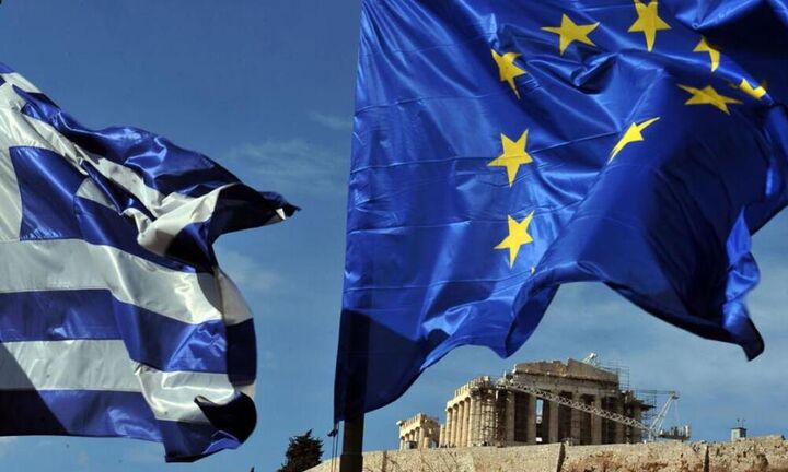 Κομισιόν: Βελτιώνονται οι οικονομικές προοπτικές της Ελλάδας