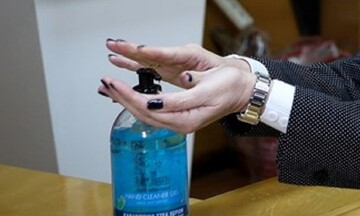Κορονοϊός: Αντισηπτικά τα ποτά «μπόμπες» με απόφαση του ΥΠΟΙΚ