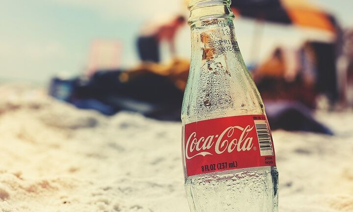 Και η Coca Cola Τρία Έψιλον λέει #ΜένουμεΣπίτι