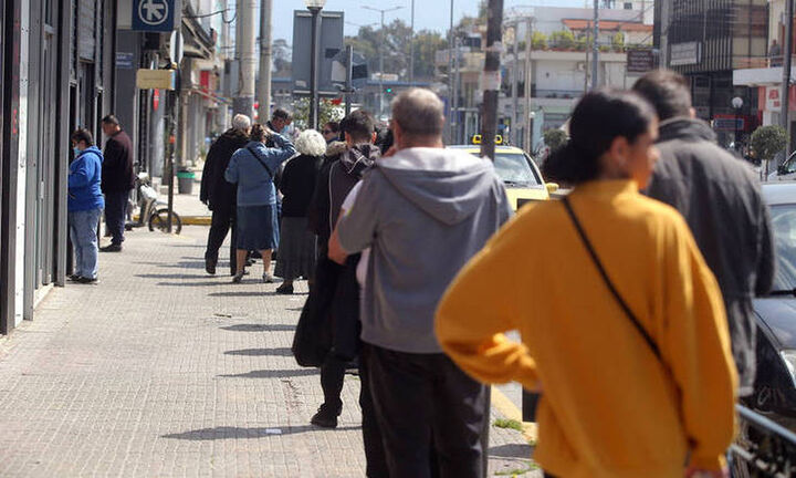 ΑΑΔΕ: Μέτρα για να αποφευχθεί ο συνωστισμός σε τράπεζες και εφορίες