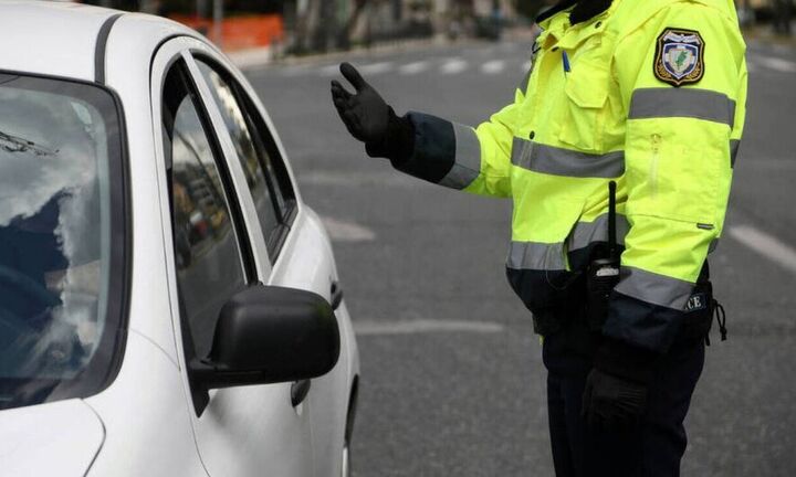 Μέτρα περιορισμού σε συγκοινωνίες και ταξί: Τι αλλάζει, τι ισχύει για τα επιβατικά