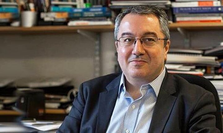 Μόσιαλος: Πόσο μας προστατεύει η απόσταση από τον κορονοϊό-βίντεο