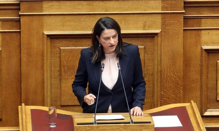 Όλες οι αλλαγές που ετοιμάζει η κυβέρνηση για το νέο σχολείο σε 75 δευτερόλεπτα (video)