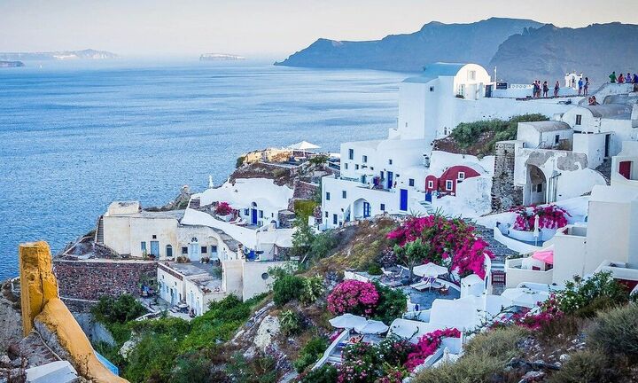 Η Ελλάδα «ανοίγει» για τουρίστες από 29 χώρες