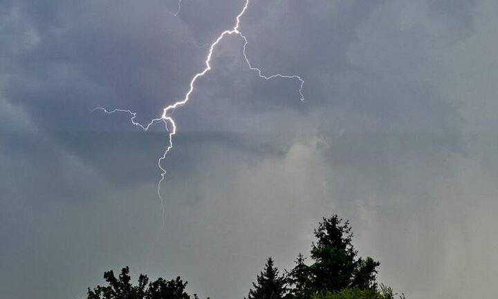 Meteo: Προειδοποίηση για βροχές και καταιγίδες - Πού αναμένονται κεραυνοί