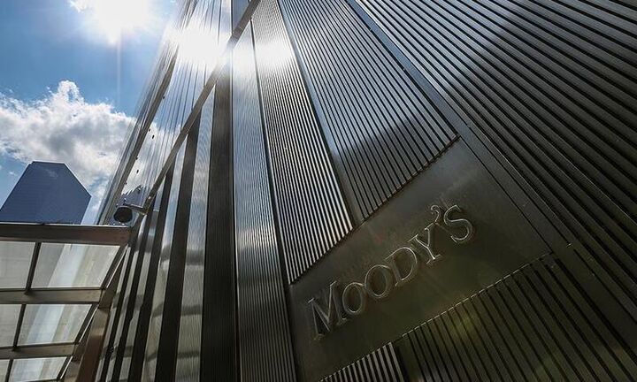 Moody’s: Θετική για το αξιόχρεο των ελληνικών τραπεζών η ανάθεση NPLs σε εταιρείες