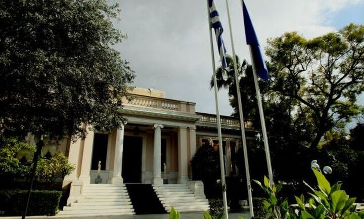 Εκτακτη σύσκεψη στο Μαξίμου για τα αυξανόμενα κρούσματα κορονοϊού