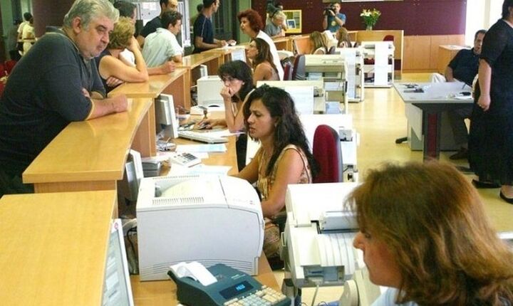 Επίθεση με τσεκούρι: Πανελλαδική στάση εργασίας των εφοριακών σήμερα