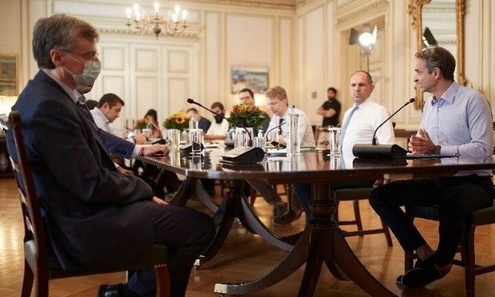 Τηλεδιάσκεψη υπό τον πρωθυπουργό, για τον κορονοϊό