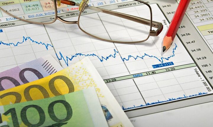 Σχέδια για μείωση εισφορών και εισφοράς αλληλεγγύης - Στις καλένδες το τέλος επιτηδεύματος