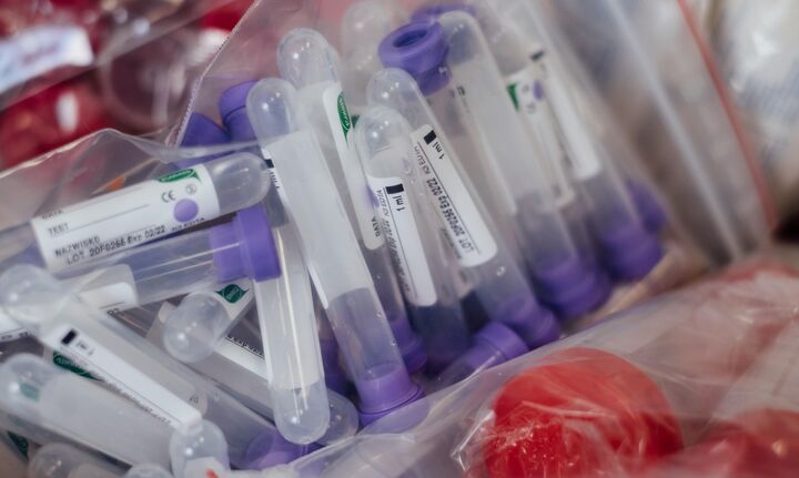 «Μποτιλιάρισμα» από τα τεστ για τον κορονοϊό έκλεισε το Εθνικό Κέντρο Αιμοδοσίας 