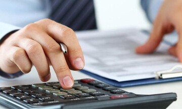 «Super δώρο» το 2021 σε ένα εκατ.  επαγγελματίες: Μειώσεις φόρων από 650 έως 5451 ευρώ - ΠΙΝΑΚΑΣ