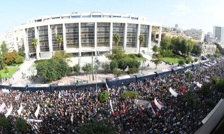 Ιστορική απόφαση: Η Χρυσή Αυγή καταδικάστηκε ως εγκληματική οργάνωση 