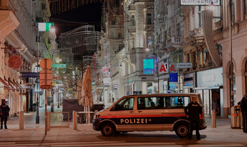 Μακελειό στη Βιέννη  - Για ισλαμιστές τρομοκράτες μιλούν οι αρχές 