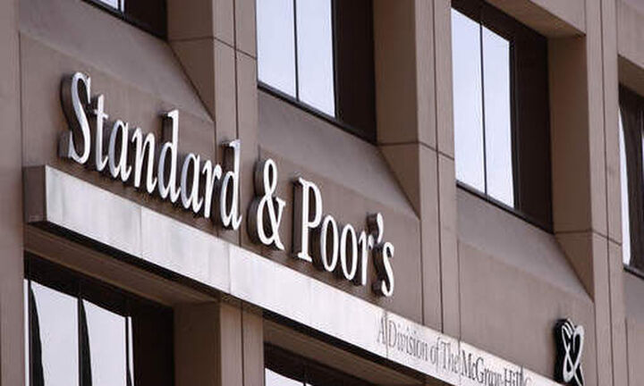 S&P: Στα 8 τρισ. δολ. οι εκδόσεις δημόσιου και εταιρικού χρέους το 2021