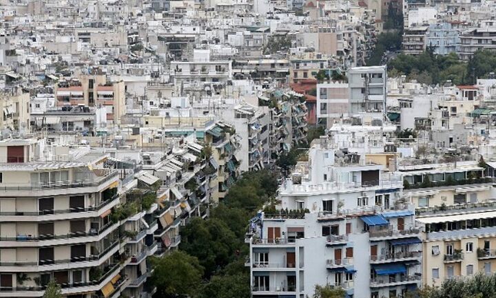Πού ανέβηκαν και πού έπεσαν οι τιμές πώλησης και ενοικίασης ακινήτων σε Αθήνα και Θεσσαλονίκη 