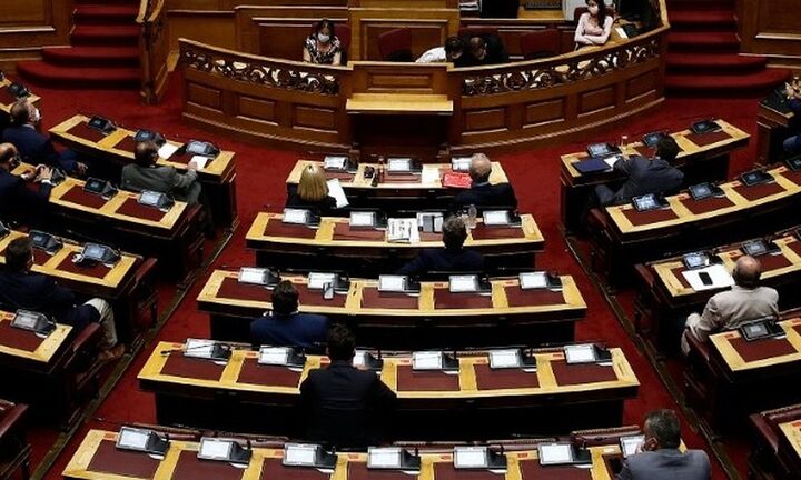 Ψηφίστηκε το νομοσχέδιο για το μισθολόγιο της ΑΑΔΕ