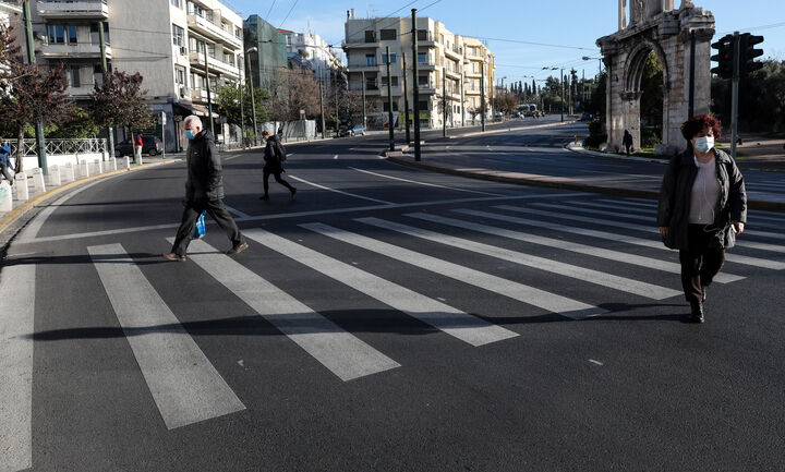 Αυστηρότερα μέτρα: Tι αλλάζει  στις μετακινήσεις - Νέες περιοχές σε βαθύ κόκκινο