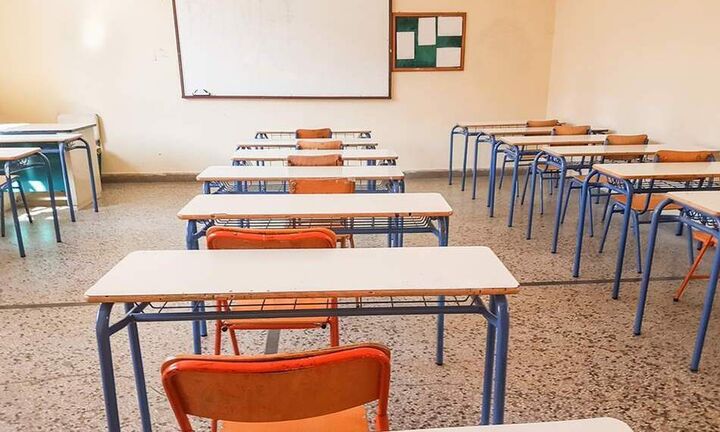 Κεραμέως: Το σχολικό έτος θα παραταθεί τον Ιούνιο – Κανονικά οι Πανελλαδικές