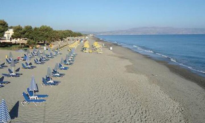 Αίτημα για φθηνότερες μισθώσεις για beach bar και ξαπλώστρες