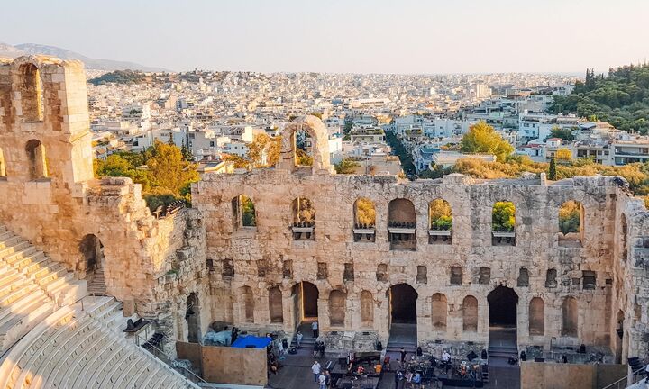 Γραφείο Προϋπολογισμού της Βουλής: Στο +2,7% το ΑΕΠ, καμπανάκι για αύξηση του ιδιωτικού χρέους