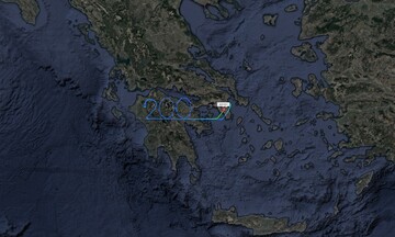 Ο πιλότος της Aegean "ζωγραφίζει" το 200 στον ουρανό της Πελοποννήσου 
