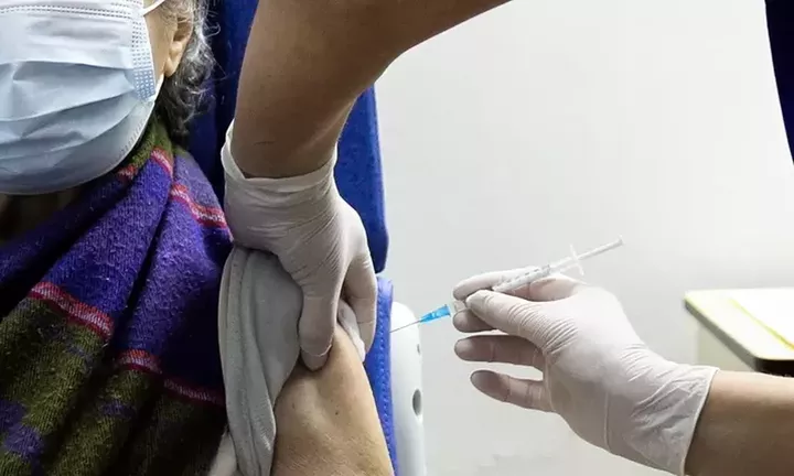 Εμβολιασμοί: Ανοιξε σήμερα η πλατφόρμα για τις ηλικίες 70-74