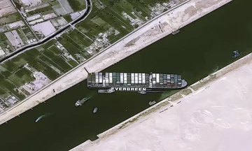 Διώρυγα του Σουέζ: Διπλασιάσθηκαν τα ναύλα λόγω του αποκλεισμού της 