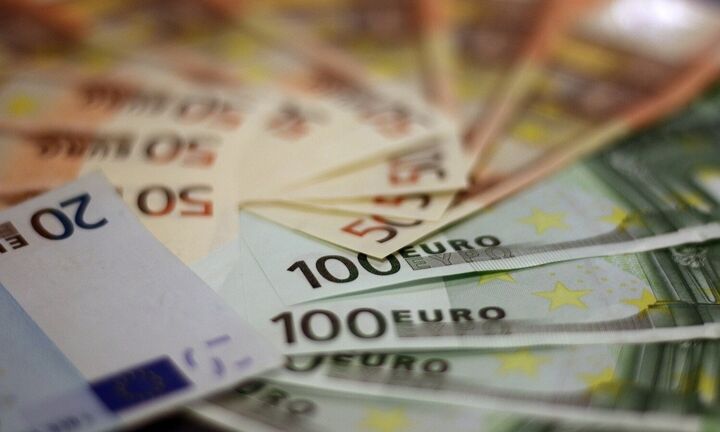 Φορολογικές δηλώσεις 2021: Μείωση φόρου και επιστροφές χιλιάδων ευρώ για επαγγελματίες - Υπολογίστε
