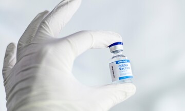 La Stampa: Η Ε.Ε. κλείνει την πόρτα στα εμβόλια της AstraZeneca και Johnson & Johnson